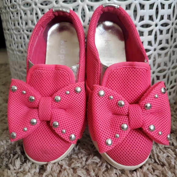 Other - Pink bow shoes